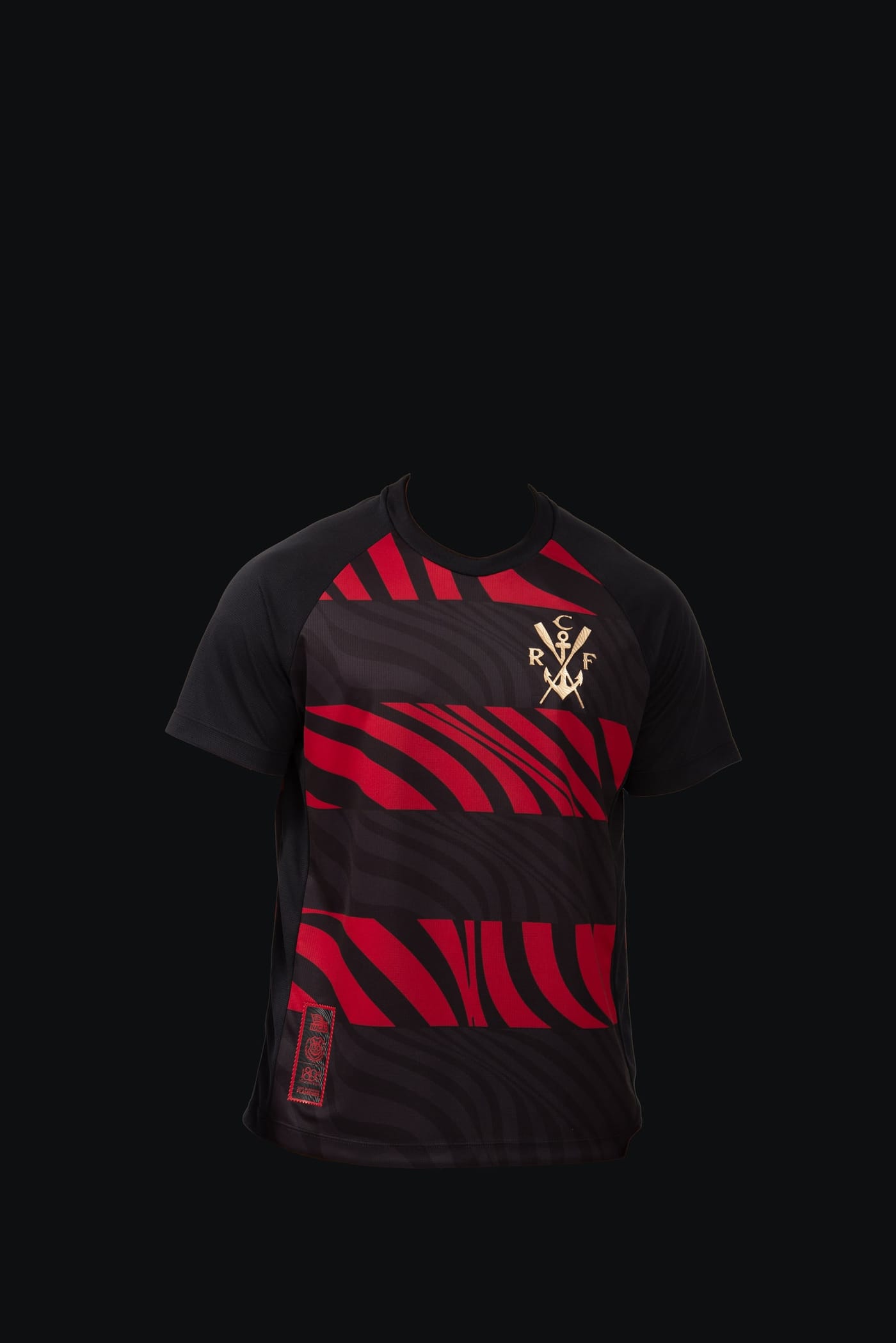 Key visual da campanha Pherusa, com a camisa em destaque